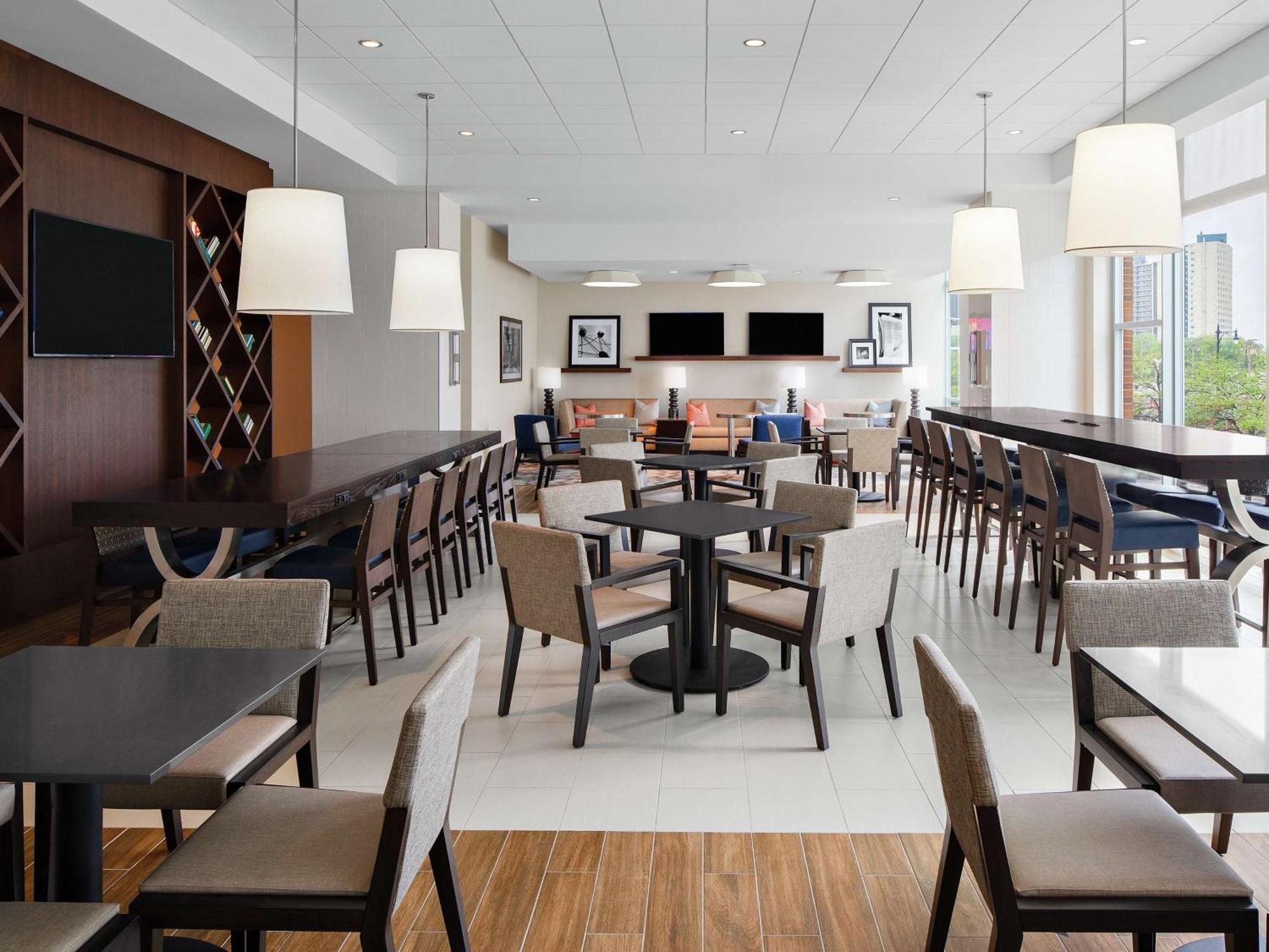 Hampton Inn Chicago Mccormick Place מראה חיצוני תמונה